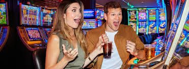333kbz Live Casino HD ကင်မရာ ဒီလာနှင့် Baccarat ဇယား
