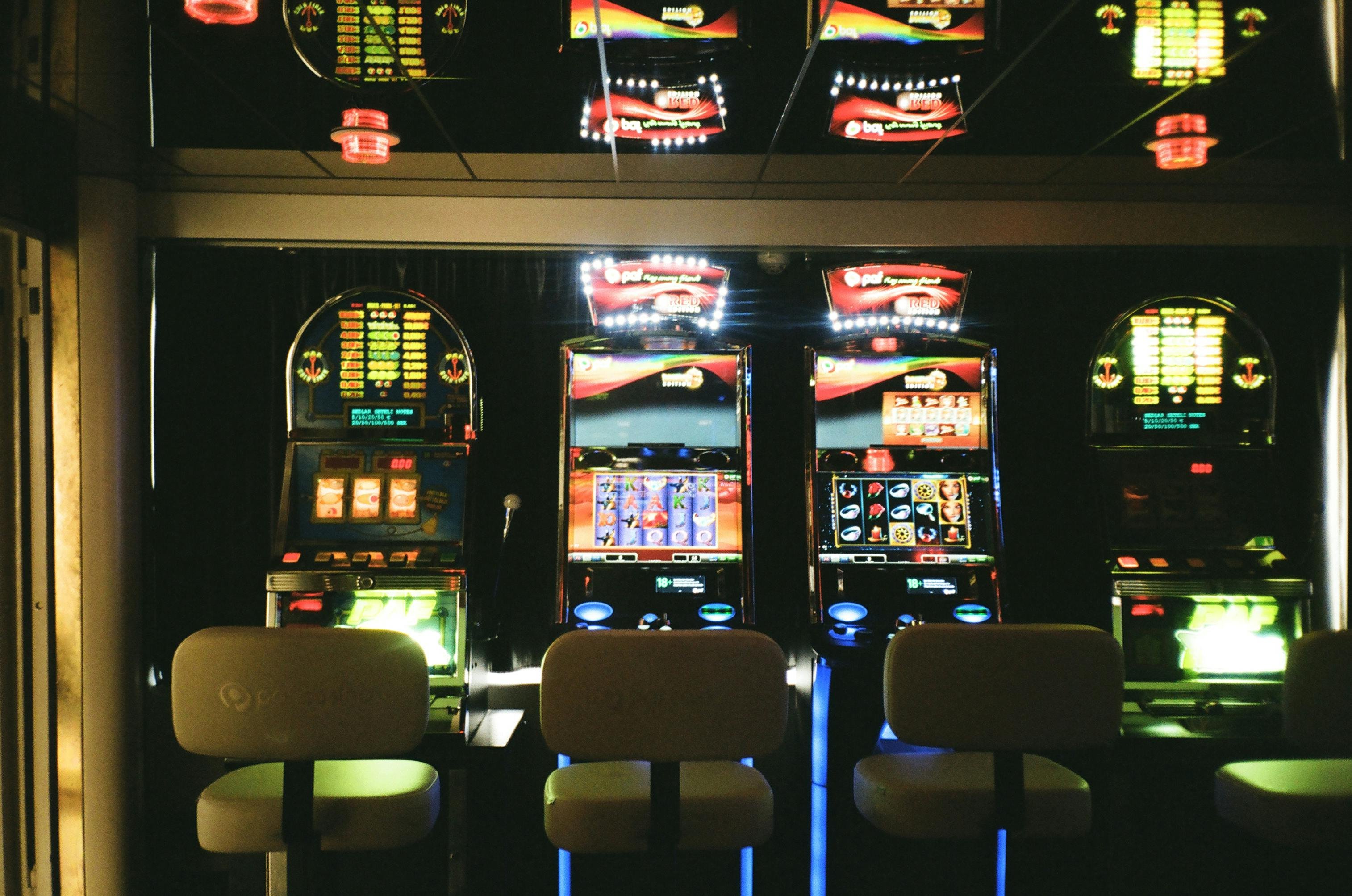 333kbz Live Casino တိုက်ရိုက် ဒီလာနှင့် ကစားနေသော မြင်ကွင်း